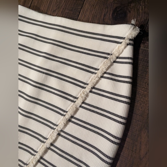 Ivanka Trump White & Black Striped Wrap Mini Skirt w Frayed Hemline Sz 8 Classic - Picture 4 of 14